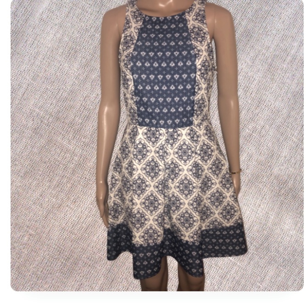 👇🏻$Reduced to lowest price. Super cute blue paisley pattern dress size M
